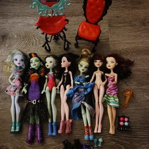 Monster High Doll Bundle Furniture/clothes